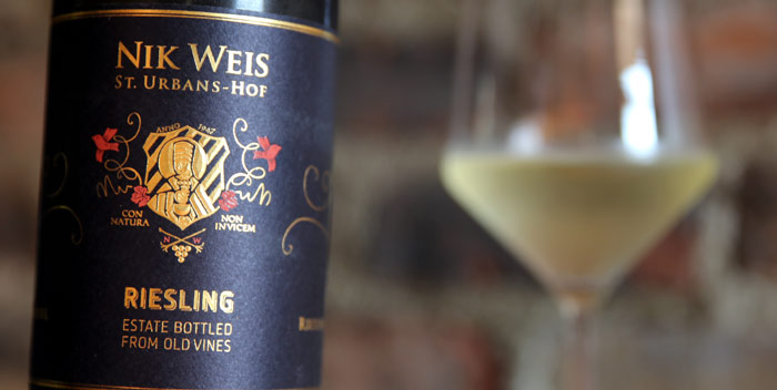 tilbage Døds kæbe dusin Review: Nik Weis, St. Urbans-Hof Riesling from Old Vines - Cheap Wine  Ratings